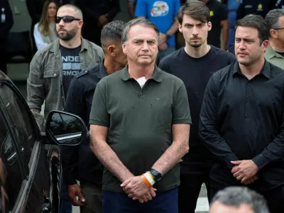 FILE PHOTO: Former Brazilian President Jair Bolsonaro leaves the hospital where he went to undergo a skin surgery procedure, authorized by Supreme Court Justice Alexandre de Moraes, leaving the house arrest after being convicted by a Supreme Court majority of plotting a coup to remain in power after losing the 2022 election, in Brasilia, Brazil, September 14, 2025. REUTERS/Adriano Machado   TPX IMAGES OF THE DAY/File Photo
