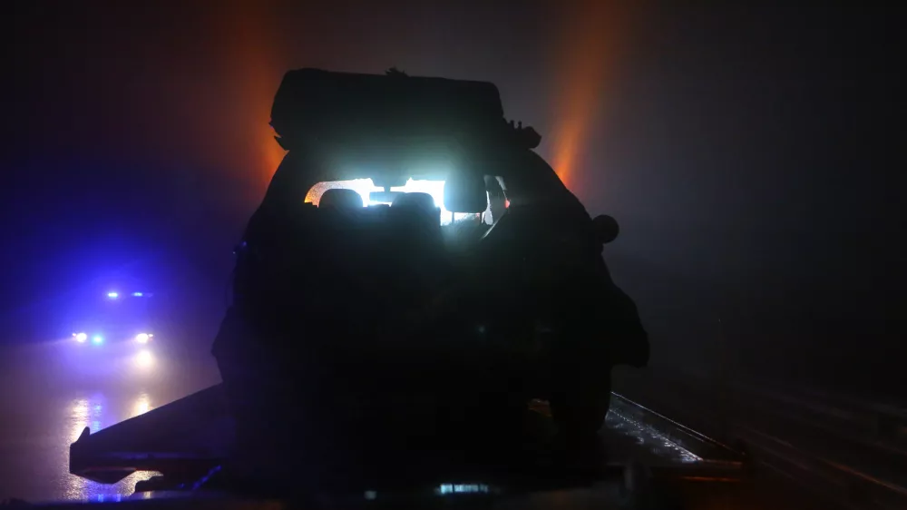 ﻿- 30.01.2016 - Primorska avtocesta pri Razdrtem - prometna nesreča med priključkoma Senožeče in razcepom Nanos proti Ljubljani - najhujše verižno trčenje na slovenskih cestah - vpletenih 70 vozil med njimi štiri tovorna vozila in en avtobus - štirje mrtvi in okoli 30 poškodovanihi.foto: Bojan Velikonja