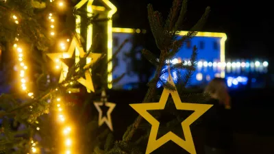 Praznični sejmi, drsališča, Miklavževi sprevodi