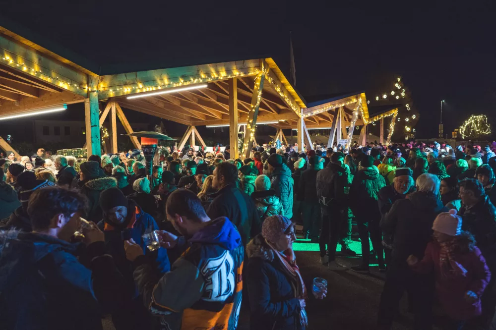 Praznični sejmi, drsališča, Miklavževi sprevodi