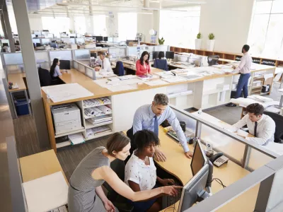 Tipične pisarne v ameriškem podjetju. Koliko časa bodo tam še ljudje?