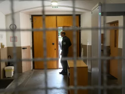 V priporu iz leta v leto več mladoletnikov. Največ zaradi tatvin in nasilništva