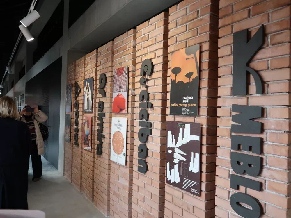 Jedli iste jedi, a govorili različne jezike