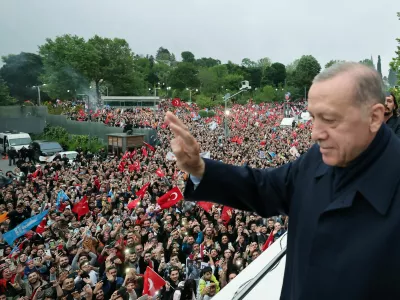 Turkish President Tayyip Erdogan greets his supporters following early exit poll results for the second round of the presidential election in Istanbul, Turkey May 28, 2023. Murat Cetinmuhurdar/Presidential Press Office/Handout via REUTERS ATTENTION EDITORS - THIS PICTURE WAS PROVIDED BY A THIRD PARTY. NO RESALES. NO ARCHIVES.