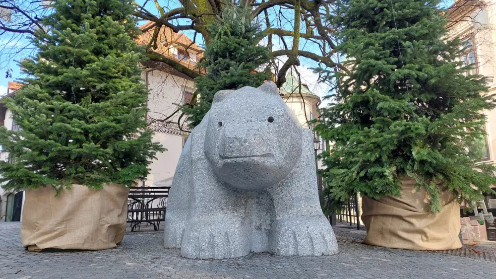 Otroci so lik medveda vzeli za svojega in ga poimenovali Loki. F Občina Škofja Loka