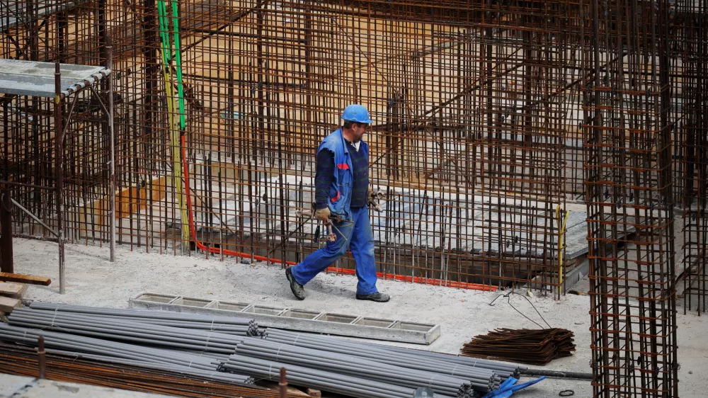 Ljubljana.Gradbisce Palais Villa Schellenburg.Gradbisce, gradbeni delavci, beton, zelezo.