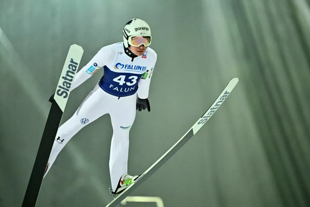 Ski Jumping - FIS Ski Jumping World Cup - Falun, Sweden - November 25, 2025 Slovenia's Anze Lanisek in action during the Men's Normal Hill HS95 Fredrik Sandberg/TT News Agency via REUTERS   ATTENTION EDITORS - THIS IMAGE WAS PROVIDED BY A THIRD PARTY. SWEDEN OUT. NO COMMERCIAL OR EDITORIAL SALES IN SWEDEN.