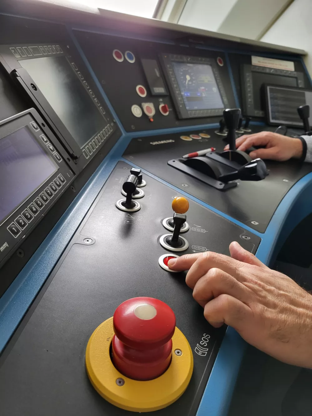 lokomotiva vlaka, komandni most, vlak, železnice / Foto: Katja Gleščič 