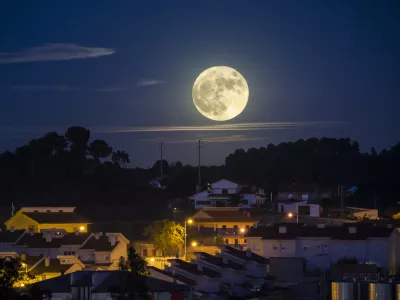 Superluna kot so jo pred časom videli na Portugalskem. / Foto: Istock