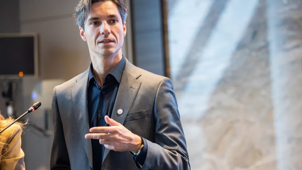 Odgovarjamo na pogoste dileme: Božičnice in nagrade le še letos davčno ugodnejše