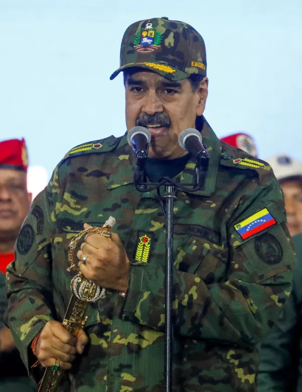 Venezuela's President Nicolas Maduro holds Simon Bolivar's sword as he addresses members of the armed forces, Bolivarian Militia, police, and civilians during a rally against a possible escalation of U.S. actions toward the country, at Fort Tiuna military base in Caracas, Venezuela, November 25, 2025. REUTERS/Leonardo Fernandez Viloria   TPX IMAGES OF THE DAY