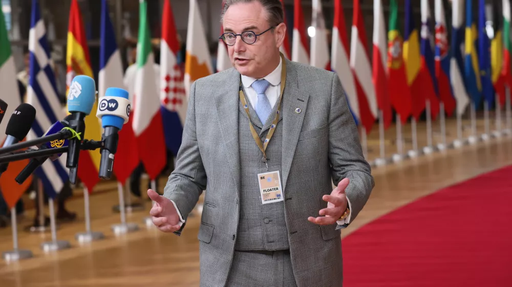 Belgium's Prime Minister Bart De Wever speaks with the media as he arrives for an EU Summit at the European Council building in Brussels, Thursday, Oct. 23, 2025. (AP Photo/Francois Walschaerts)