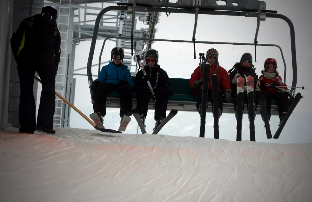sedežnica- Smučarsko turistični center Stari vrh nad &Scaron;kofjo loko - obisk med zimskimi počitnicami - smuči&scaron;če //FOTO: Bojan Velikonja 