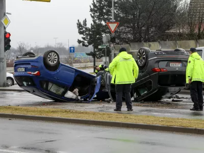 26.11.2025 - Prometna nesreča - Šmartinska cesta - policijaFoto: Luka Cjuha