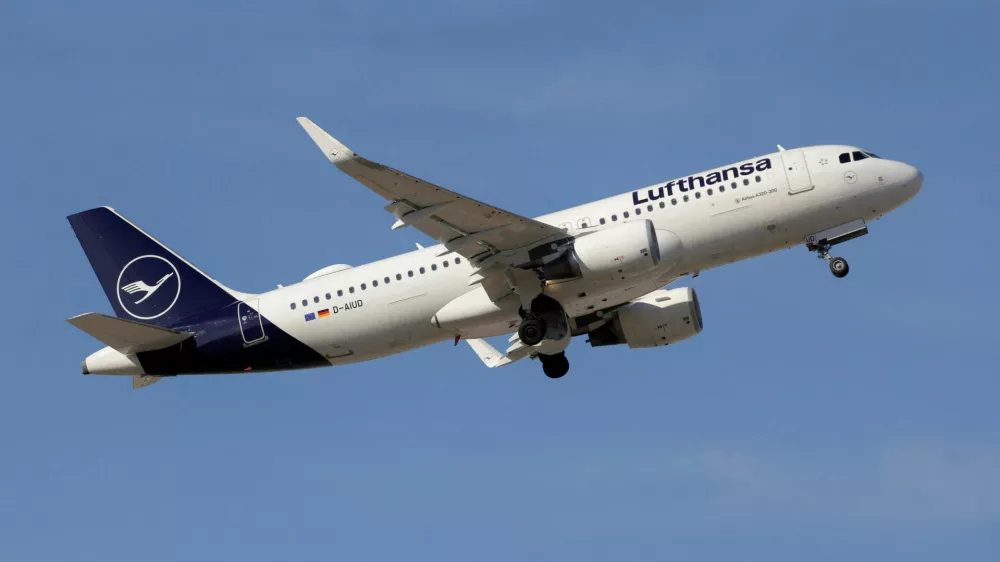 FILE PHOTO: An Airbus A320-214 passenger aircraft of Lufthansa airline, takes off from Malaga-Costa del Sol airport, in Malaga, Spain, May 3, 2024. REUTERS/Jon Nazca/File Photo