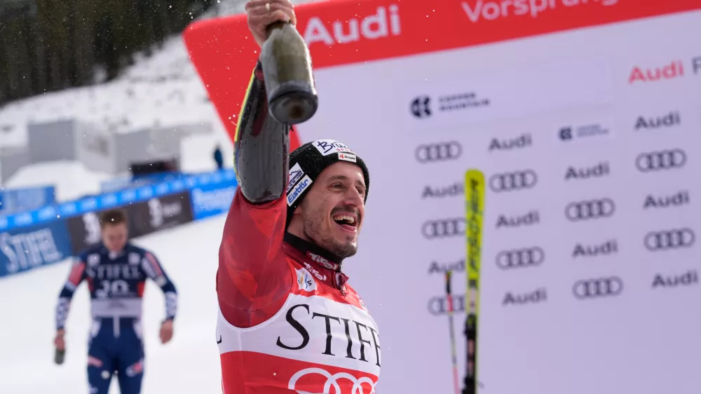 First place finisher Austria's Stefan Brennsteiner celebrates after a World Cup men's giant slalom skiing race, Friday, Nov. 28, 2025, in Copper Mountain. (AP Photo/Robert F. Bukaty)