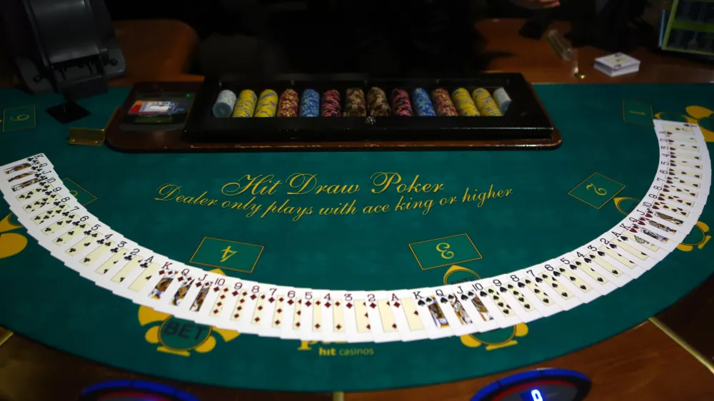 ﻿- igralnica - igralni salon - avtomati - igralništvo - 22.12.2014 - Igralniško-zabaviščni center Park, Casino & Hotel, Delpinova 5, Nova Gorica - 30. obletnica igralništva na Goriškem//FOTO: Bojan Velikonja