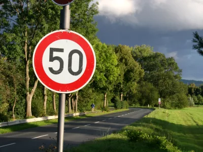 Omejitev je bil 50 km/h. / Foto: Istock