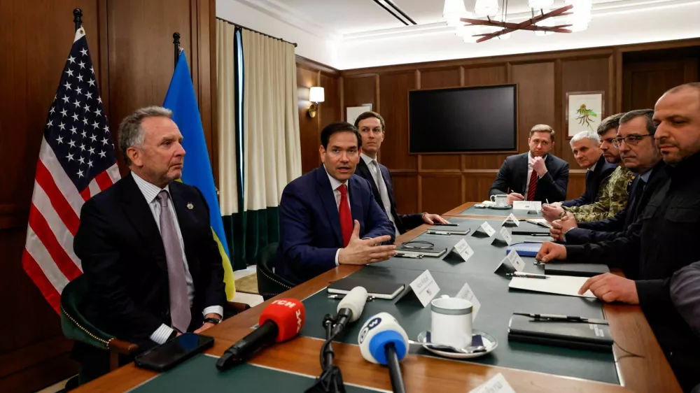 U.S. Secretary of State Marco Rubio, U.S. Special Envoy Steve Witkoff, and U.S. President Donald Trump's son-in-law Jared Kushner meet with Secretary of Ukraine's National Security and Defence Council Rustem Umerov and other members of a Ukrainian delegation in Hallandale Beach, Florida, U.S., November 30, 2025. REUTERS/Eva Marie Uzcategui