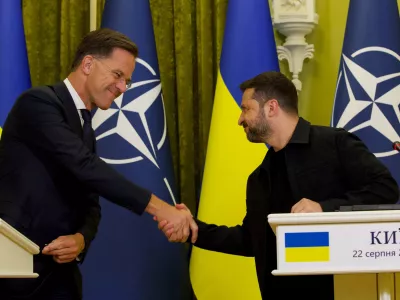 FILED - 22 August 2025, Ukraine, Kiev: NATO Secretary General Mark Rutte (L) and Ukrainian President Volodymyr Zelensky shake hands during a press conference after their meeting. Photo: -/NATO/dpa - ATTENTION: editorial use only and only if the credit mentioned above is referenced in full
