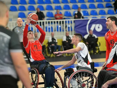  Odločilni sta bili druga in tretja četrtina, v katerih so si slovenski igralci priigrali ključno prednost. Foto: ZSIS