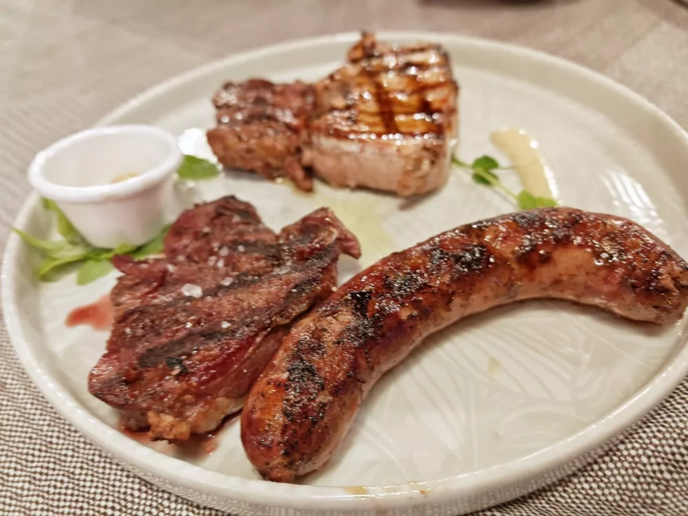 Tris mesnin, Konoba Rino