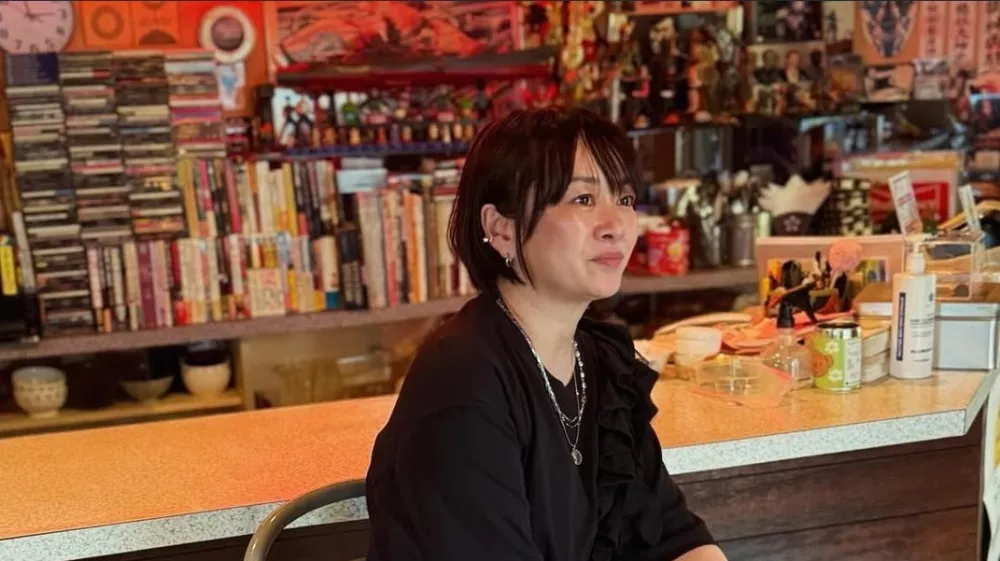 Japonska pevka Maki Otsuki je morala koncert v Šanghaju prekiniti sredi pesmi. F instagram