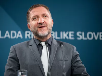 Ljubljana, vlada.Novinarska konferenca po redni tedenski seji vlade.Minister za finance Klemen Bostjancic.