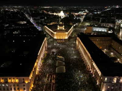 A drone view shows protesters gathering during a demonstration organised by Bulgaria's opposition PP-DB coalition against the proposed financial framework of the country's budget, outside the parliament, in Sofia, Bulgaria, December 1, 2025. REUTERS/Spasiyana Sergieva