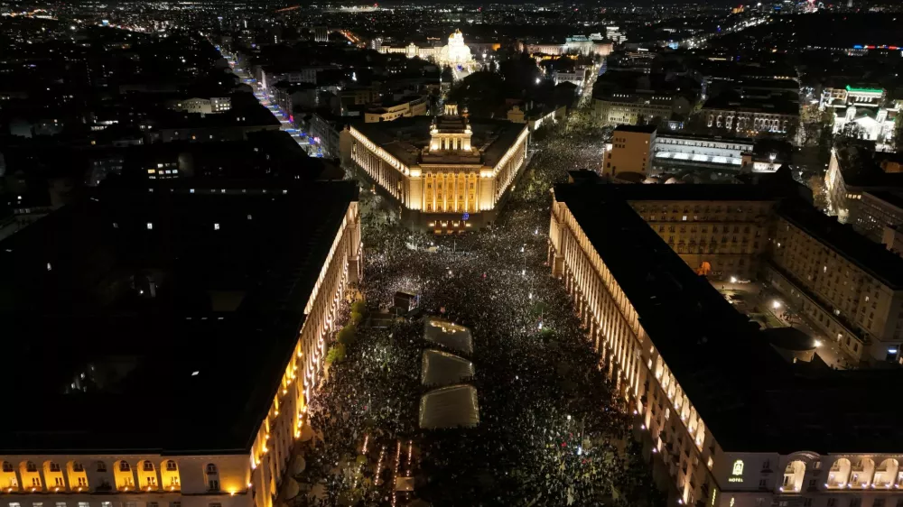 A drone view shows protesters gathering during a demonstration organised by Bulgaria's opposition PP-DB coalition against the proposed financial framework of the country's budget, outside the parliament, in Sofia, Bulgaria, December 1, 2025. REUTERS/Spasiyana Sergieva