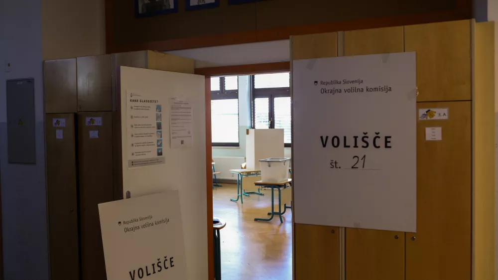 - Volišče OŠ Ketteja in Murna- 23.11.2025. - Zakonodajni referendum o Pomoči pri prostovoljnem končanju življenja.//FOTO: Bojan Velikonja