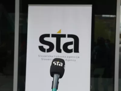 ﻿simbolična fotografija -- mediji - novinarstvo- 03.05.2021 - novinarska konferenca Društva novinarjev Slovenije in Sindikata novinarjev Slovenije o položaju novinarjev in nezakonitem finančnem izčrpavanju STA//FOTO: Luka Cjuha.
