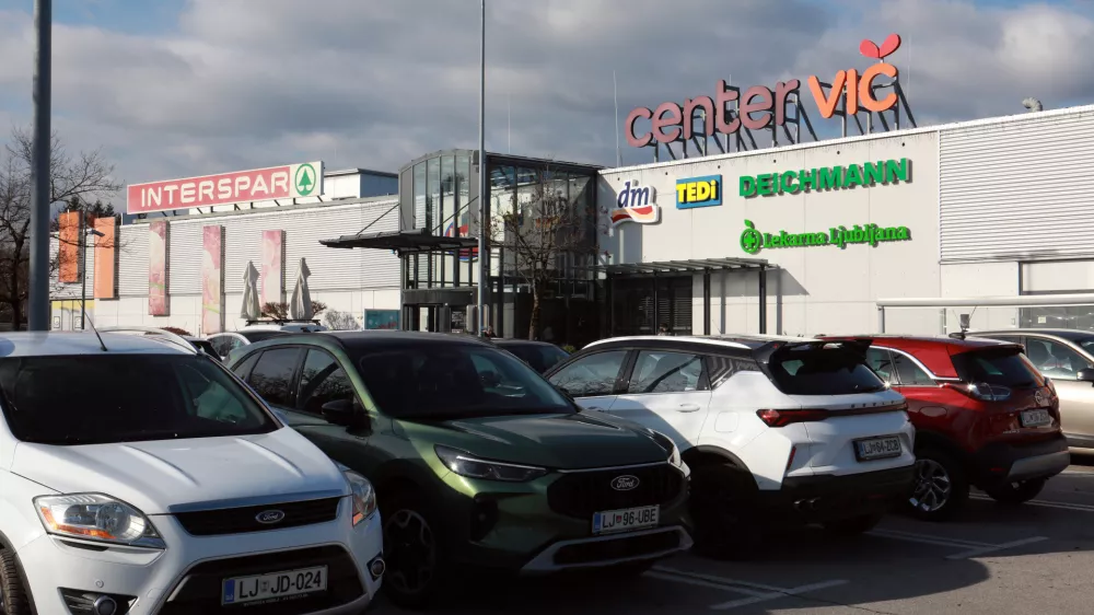 28.11.2025 -Spar center Vič, parkingFoto: Tomaž Skale