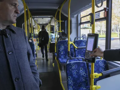 - 29.11.2023 – Ljubljanski potniški promet (LPP) - predstavitev nove digitalne rešitve - plačevanje avtobusnih vozovnic s plačilnimi karticami na mestnih in medkrajevnih linijah - //FOTO: Luka Cjuha