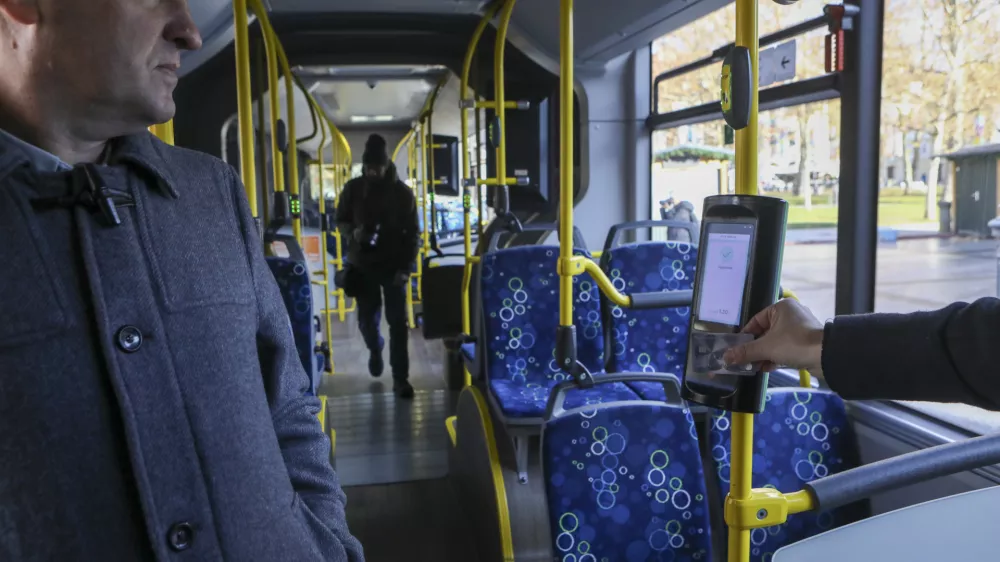 - 29.11.2023 – Ljubljanski potniški promet (LPP) - predstavitev nove digitalne rešitve - plačevanje avtobusnih vozovnic s plačilnimi karticami na mestnih in medkrajevnih linijah - //FOTO: Luka Cjuha