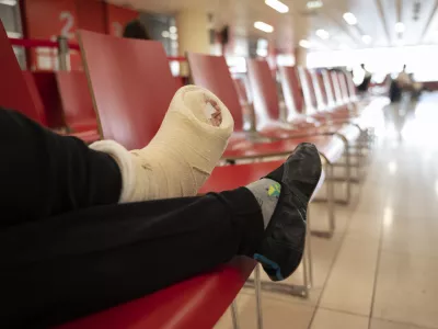 - simbolična fotografija - zdravstvo - poškodba - zlom - mavec - gibsPacienti- 15.2.2024 - UKC Ljubljana - Urgenca// FOTO: Nik Erik Neubauer / Foto: Nik Erik Neubauer