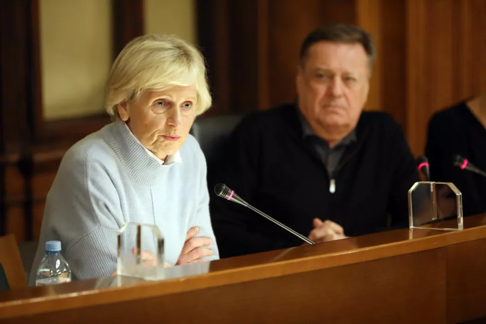 Zastopnica pacientovih pravic prejema pritožbe, da v ljubljanskih domovih, zlasti v enoti Metelkova, v popoldanskem času dela zelo malo ambulant.  Na fotografiji direktorica ZD Ljubljana Antonija Poplas Susič in ljubljanski župan Zoran Janković. / Foto: Tomaž Skale