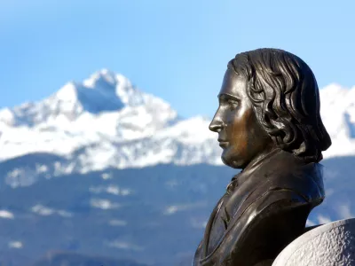 France Prešeren - Vrba na Gorenskem, v ozadju TriglavOPOMBA - ZA OBJAVO V SOBOTNI PRILOGI: REPORTAŽA