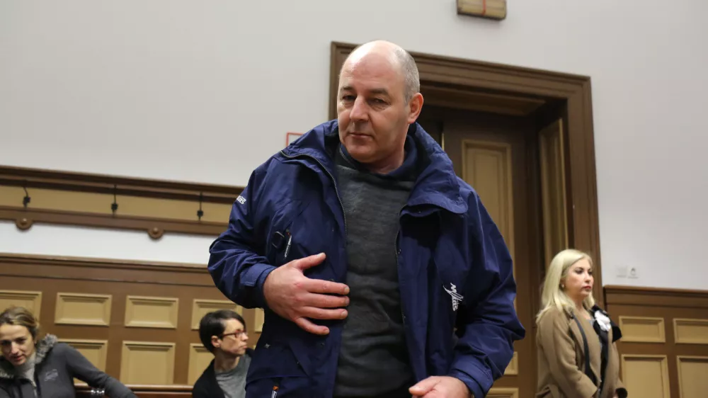 ﻿Florijan Gašperin,- 15.02.2017 -  sojenje Florijanu Gašperinu in soobd. zaradi prejemanja podkupnin pri tehničnih pregledih vozil -//FOTO: Jaka Gasar