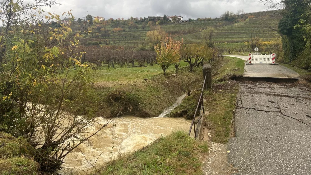 Goriška Brda, deževje, most