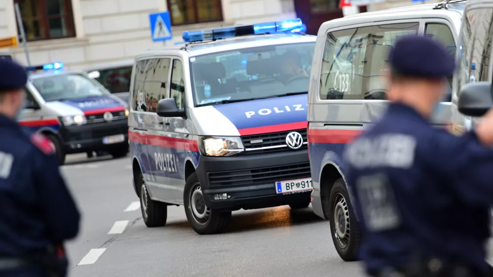 Police operations and police control in Vienna - Lockdown Shutdown (Austria)