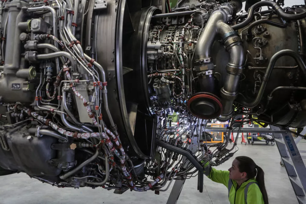 ﻿- 15.12.2016 - Adria Airways Tehnika, vzdrževanje letal d.d., Zgornji Brnik, ///FOTO: Luka Cjuha.OPOMBA: DNEVNIKOV OBJEKTIV - REPORTAŽA 2016 -.