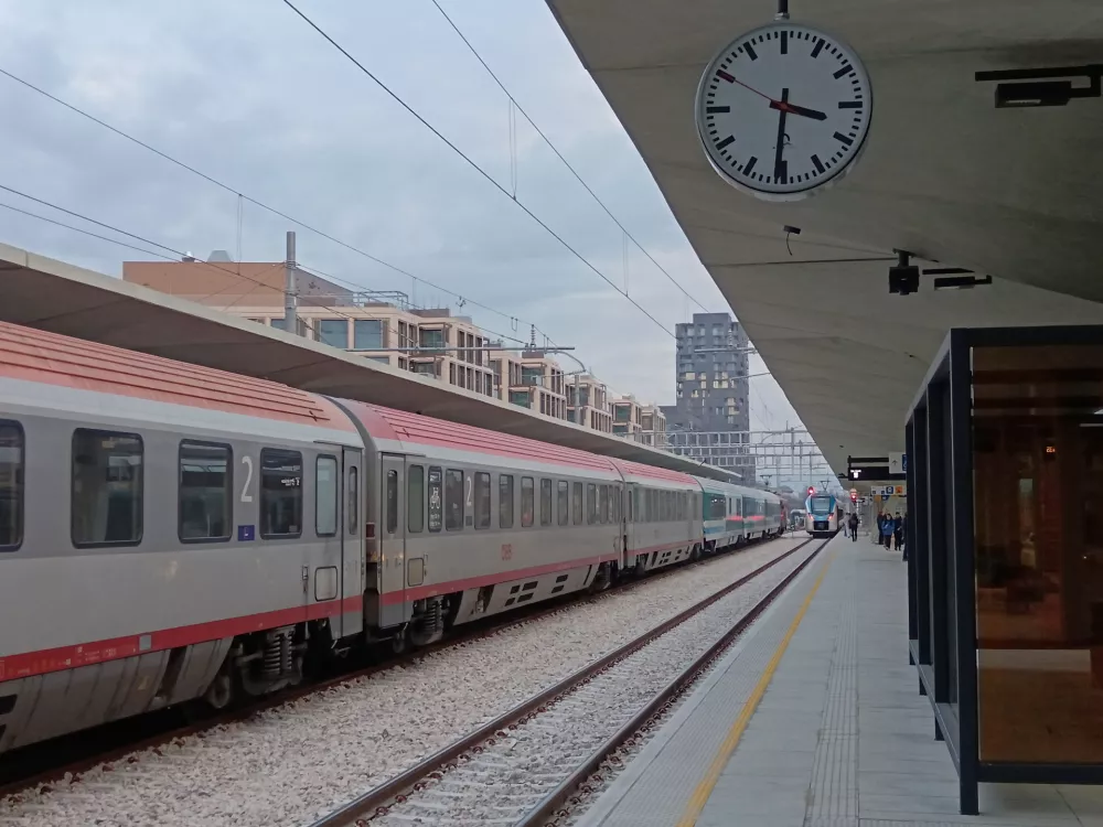 Novi peroni Železniške postaje v Ljubljani, severni del, zaključek prve faze gradnje. Foto: Jan Konečnik