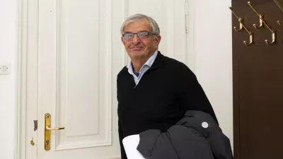 Znani oblikovalec jadrnic oproščen goljufije