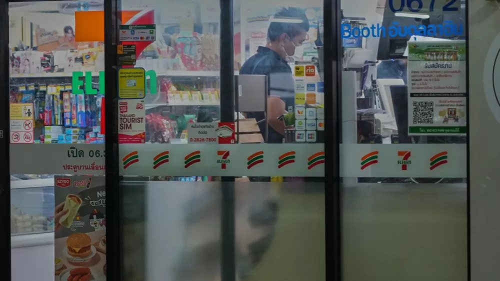 A Thai customer lines up to pay money at a convenience store in Bangkok, Thailand, Wednesday, Dec. 3, 2025. (AP Photo/Sakchai Lalit)