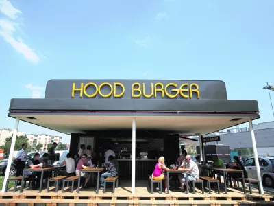 ﻿- Okrepčevalnica HOOD Burger - hitra prehrana, hamburger, slovenski proizvod - pred centrom Interšpar Vič  //FOTO: Luka Cjuha