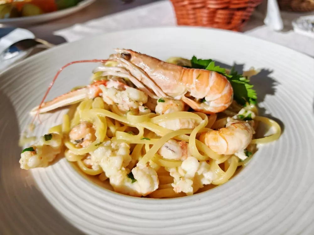 Testenine s škampi, Pavel Piran