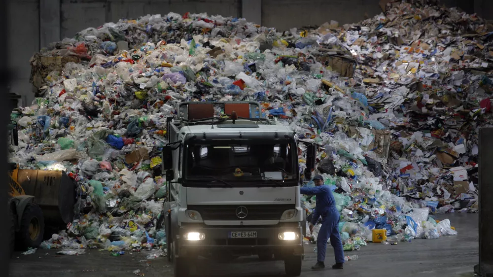 zbirnimi center odpadkov Bukovžlak- RCERO Celje - Regionalni center za ravnanje z odpadki - sodoben regijski projekt, v katerega je vključeno 24 občin Savinjske regije, odlagališče odpadkov - //FOTO: Luka Cjuha