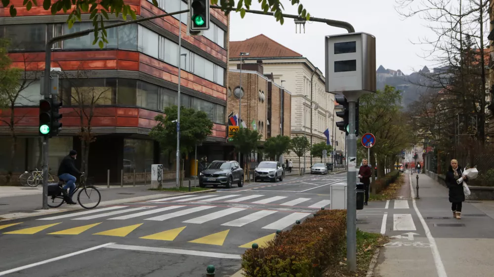 V Ljubljani že 31 lokacij za radarje: Večina jih podpira, peščica vandalizira
