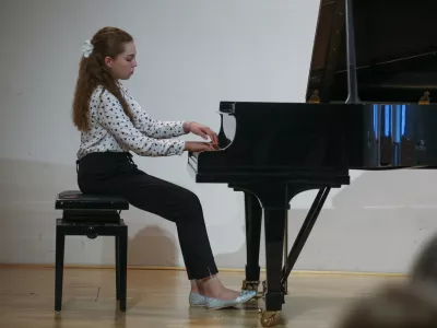 Klara Erlah, klavir, 6. Razred1.10.2024 - 24. Slovenska GAZELA 2024 – regijski izbor najboljših najhitreje rastočih podjetij – razglasitev Gazele Gorenjske regije.  FOTO: Luka Cjuha